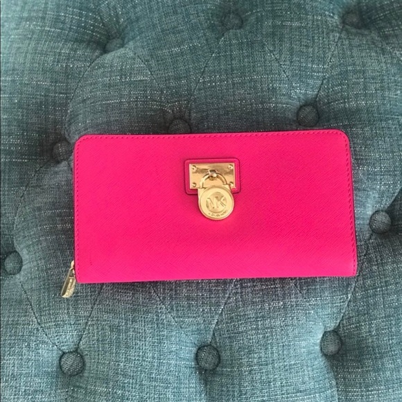 Michael Kors Handbags - Michael kors wallet